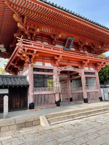 昆陽寺の山門