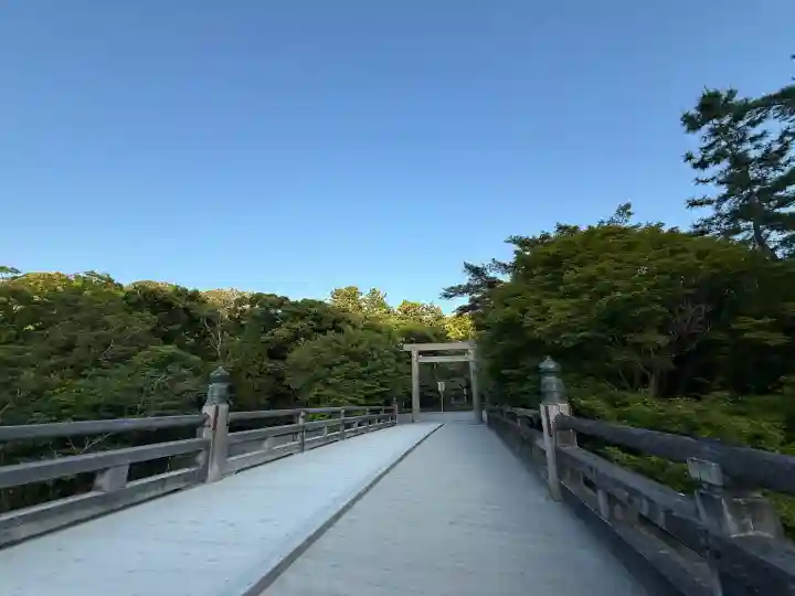 伊勢神宮内宮(皇大神宮)の{uncategorized: "未分類", other: "その他", undefined: "問題あり", building: "その他建物", grave: "お墓", sacred_gate: "鳥居", guardian: "狛犬", statue: "像", buddha: "仏像", history: "歴史", nature: "自然", garden: "庭園", animal: "動物", pagoda: "塔", temizu: "手水舎", mountain_gate: "山門・神門", sanctuary: "本殿・本堂", subordinate: "末社・摂社", art: "芸術", scenery: "景色", jizo: "地蔵", ema: "絵馬", goshuin: "御朱印", omikuji: "おみくじ", items: "授与品その他", amulet: "お守り", goshuincho: "御朱印帳", eats: "食事", festival: "お祭り", votive_dance: "神楽", shichigosan: "七五三参", wedding: "結婚式", experience: "体験その他", initially: "初詣", around: "周辺", anti_infection: "感染症対策"}
