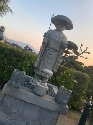 法花寺の像