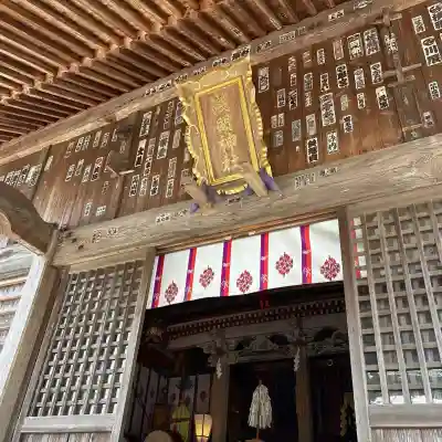 淺間神社(忍野八海)の{uncategorized: "未分類", other: "その他", undefined: "問題あり", building: "その他建物", grave: "お墓", sacred_gate: "鳥居", guardian: "狛犬", statue: "像", buddha: "仏像", history: "歴史", nature: "自然", garden: "庭園", animal: "動物", pagoda: "塔", temizu: "手水舎", mountain_gate: "山門・神門", sanctuary: "本殿・本堂", subordinate: "末社・摂社", art: "芸術", scenery: "景色", jizo: "地蔵", ema: "絵馬", goshuin: "御朱印", omikuji: "おみくじ", items: "授与品その他", amulet: "お守り", goshuincho: "御朱印帳", eats: "食事", festival: "お祭り", votive_dance: "神楽", shichigosan: "七五三参", wedding: "結婚式", experience: "体験その他", initially: "初詣", around: "周辺", anti_infection: "感染症対策"}