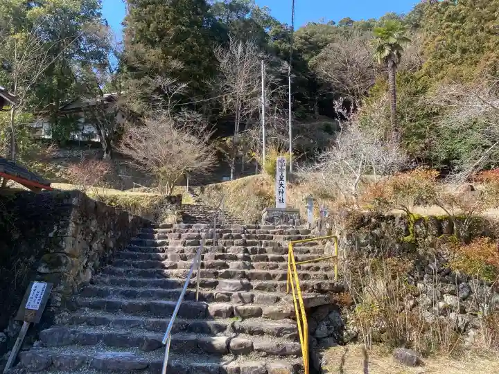 元伊勢内宮 皇大神社の{uncategorized: "未分類", other: "その他", undefined: "問題あり", building: "その他建物", grave: "お墓", sacred_gate: "鳥居", guardian: "狛犬", statue: "像", buddha: "仏像", history: "歴史", nature: "自然", garden: "庭園", animal: "動物", pagoda: "塔", temizu: "手水舎", mountain_gate: "山門・神門", sanctuary: "本殿・本堂", subordinate: "末社・摂社", art: "芸術", scenery: "景色", jizo: "地蔵", ema: "絵馬", goshuin: "御朱印", omikuji: "おみくじ", items: "授与品その他", amulet: "お守り", goshuincho: "御朱印帳", eats: "食事", festival: "お祭り", votive_dance: "神楽", shichigosan: "七五三参", wedding: "結婚式", experience: "体験その他", initially: "初詣", around: "周辺", anti_infection: "感染症対策"}