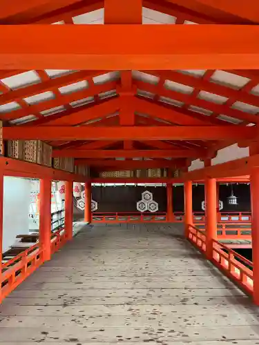 厳島神社の{uncategorized: "未分類", other: "その他", undefined: "問題あり", building: "その他建物", grave: "お墓", sacred_gate: "鳥居", guardian: "狛犬", statue: "像", buddha: "仏像", history: "歴史", nature: "自然", garden: "庭園", animal: "動物", pagoda: "塔", temizu: "手水舎", mountain_gate: "山門・神門", sanctuary: "本殿・本堂", subordinate: "末社・摂社", art: "芸術", scenery: "景色", jizo: "地蔵", ema: "絵馬", goshuin: "御朱印", omikuji: "おみくじ", items: "授与品その他", amulet: "お守り", goshuincho: "御朱印帳", eats: "食事", festival: "お祭り", votive_dance: "神楽", shichigosan: "七五三参", wedding: "結婚式", experience: "体験その他", initially: "初詣", around: "周辺", anti_infection: "感染症対策"}