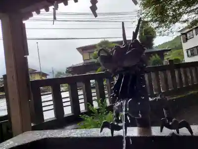 淺間神社（忍野八海）の手水舎