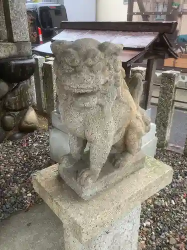 砂入神社（西枇杷島町）の狛犬