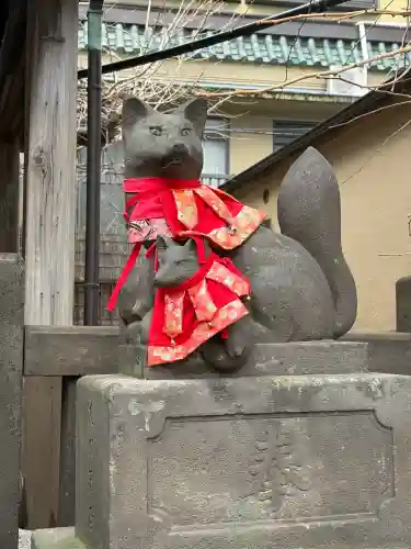 被官稲荷神社の{uncategorized: "未分類", other: "その他", undefined: "問題あり", building: "その他建物", grave: "お墓", sacred_gate: "鳥居", guardian: "狛犬", statue: "像", buddha: "仏像", history: "歴史", nature: "自然", garden: "庭園", animal: "動物", pagoda: "塔", temizu: "手水舎", mountain_gate: "山門・神門", sanctuary: "本殿・本堂", subordinate: "末社・摂社", art: "芸術", scenery: "景色", jizo: "地蔵", ema: "絵馬", goshuin: "御朱印", omikuji: "おみくじ", items: "授与品その他", amulet: "お守り", goshuincho: "御朱印帳", eats: "食事", festival: "お祭り", votive_dance: "神楽", shichigosan: "七五三参", wedding: "結婚式", experience: "体験その他", initially: "初詣", around: "周辺", anti_infection: "感染症対策"}