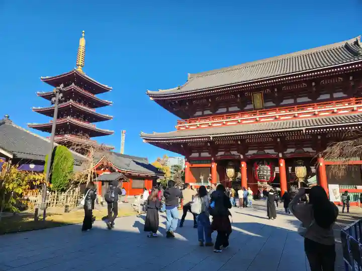 浅草寺の{uncategorized: "未分類", other: "その他", undefined: "問題あり", building: "その他建物", grave: "お墓", sacred_gate: "鳥居", guardian: "狛犬", statue: "像", buddha: "仏像", history: "歴史", nature: "自然", garden: "庭園", animal: "動物", pagoda: "塔", temizu: "手水舎", mountain_gate: "山門・神門", sanctuary: "本殿・本堂", subordinate: "末社・摂社", art: "芸術", scenery: "景色", jizo: "地蔵", ema: "絵馬", goshuin: "御朱印", omikuji: "おみくじ", items: "授与品その他", amulet: "お守り", goshuincho: "御朱印帳", eats: "食事", festival: "お祭り", votive_dance: "神楽", shichigosan: "七五三参", wedding: "結婚式", experience: "体験その他", initially: "初詣", around: "周辺", anti_infection: "感染症対策"}