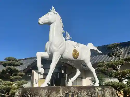 芳養八幡神社の{uncategorized: "未分類", other: "その他", undefined: "問題あり", building: "その他建物", grave: "お墓", sacred_gate: "鳥居", guardian: "狛犬", statue: "像", buddha: "仏像", history: "歴史", nature: "自然", garden: "庭園", animal: "動物", pagoda: "塔", temizu: "手水舎", mountain_gate: "山門・神門", sanctuary: "本殿・本堂", subordinate: "末社・摂社", art: "芸術", scenery: "景色", jizo: "地蔵", ema: "絵馬", goshuin: "御朱印", omikuji: "おみくじ", items: "授与品その他", amulet: "お守り", goshuincho: "御朱印帳", eats: "食事", festival: "お祭り", votive_dance: "神楽", shichigosan: "七五三参", wedding: "結婚式", experience: "体験その他", initially: "初詣", around: "周辺", anti_infection: "感染症対策"}