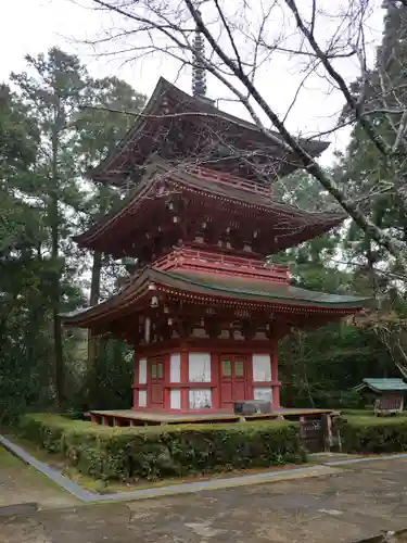 目の霊山　油山寺の塔