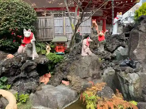 京濱伏見稲荷神社の狛犬