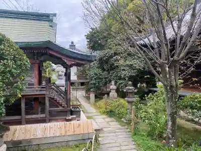 伝香寺の{uncategorized: "未分類", other: "その他", undefined: "問題あり", building: "その他建物", grave: "お墓", sacred_gate: "鳥居", guardian: "狛犬", statue: "像", buddha: "仏像", history: "歴史", nature: "自然", garden: "庭園", animal: "動物", pagoda: "塔", temizu: "手水舎", mountain_gate: "山門・神門", sanctuary: "本殿・本堂", subordinate: "末社・摂社", art: "芸術", scenery: "景色", jizo: "地蔵", ema: "絵馬", goshuin: "御朱印", omikuji: "おみくじ", items: "授与品その他", amulet: "お守り", goshuincho: "御朱印帳", eats: "食事", festival: "お祭り", votive_dance: "神楽", shichigosan: "七五三参", wedding: "結婚式", experience: "体験その他", initially: "初詣", around: "周辺", anti_infection: "感染症対策"}