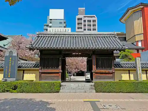 東長寺の山門