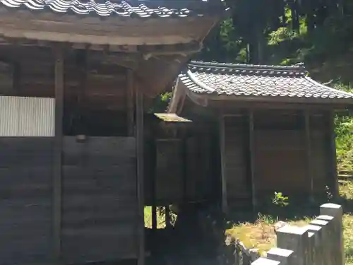 新羅神社の本殿・本堂