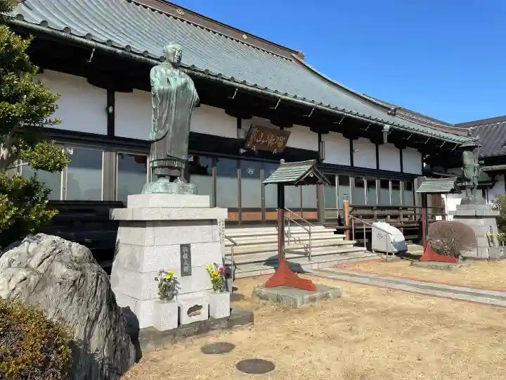 光明寺の{uncategorized: "未分類", other: "その他", undefined: "問題あり", building: "その他建物", grave: "お墓", sacred_gate: "鳥居", guardian: "狛犬", statue: "像", buddha: "仏像", history: "歴史", nature: "自然", garden: "庭園", animal: "動物", pagoda: "塔", temizu: "手水舎", mountain_gate: "山門・神門", sanctuary: "本殿・本堂", subordinate: "末社・摂社", art: "芸術", scenery: "景色", jizo: "地蔵", ema: "絵馬", goshuin: "御朱印", omikuji: "おみくじ", items: "授与品その他", amulet: "お守り", goshuincho: "御朱印帳", eats: "食事", festival: "お祭り", votive_dance: "神楽", shichigosan: "七五三参", wedding: "結婚式", experience: "体験その他", initially: "初詣", around: "周辺", anti_infection: "感染症対策"}