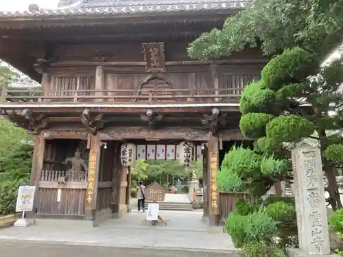 霊山寺の山門