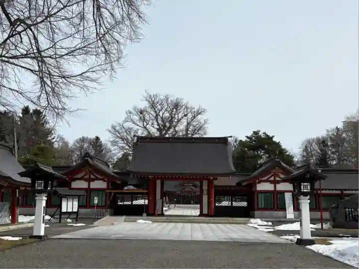 北海道護國神社の山門・神門