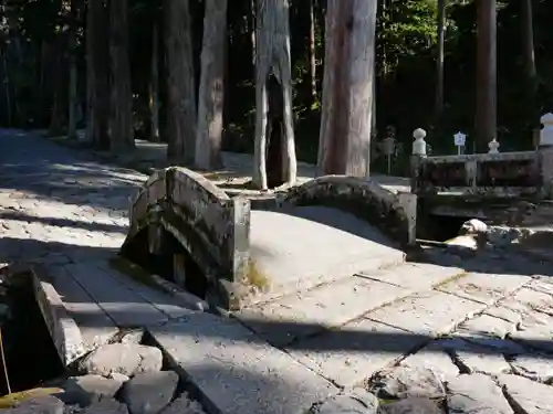 久遠寺の建物その他