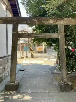 國領神社の{uncategorized: "未分類", other: "その他", undefined: "問題あり", building: "その他建物", grave: "お墓", sacred_gate: "鳥居", guardian: "狛犬", statue: "像", buddha: "仏像", history: "歴史", nature: "自然", garden: "庭園", animal: "動物", pagoda: "塔", temizu: "手水舎", mountain_gate: "山門・神門", sanctuary: "本殿・本堂", subordinate: "末社・摂社", art: "芸術", scenery: "景色", jizo: "地蔵", ema: "絵馬", goshuin: "御朱印", omikuji: "おみくじ", items: "授与品その他", amulet: "お守り", goshuincho: "御朱印帳", eats: "食事", festival: "お祭り", votive_dance: "神楽", shichigosan: "七五三参", wedding: "結婚式", experience: "体験その他", initially: "初詣", around: "周辺", anti_infection: "感染症対策"}