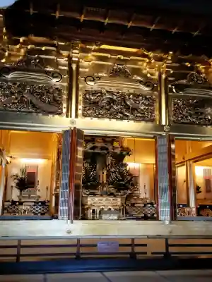 東本願寺（真宗本廟）の{uncategorized: "未分類", other: "その他", undefined: "問題あり", building: "その他建物", grave: "お墓", sacred_gate: "鳥居", guardian: "狛犬", statue: "像", buddha: "仏像", history: "歴史", nature: "自然", garden: "庭園", animal: "動物", pagoda: "塔", temizu: "手水舎", mountain_gate: "山門・神門", sanctuary: "本殿・本堂", subordinate: "末社・摂社", art: "芸術", scenery: "景色", jizo: "地蔵", ema: "絵馬", goshuin: "御朱印", omikuji: "おみくじ", items: "授与品その他", amulet: "お守り", goshuincho: "御朱印帳", eats: "食事", festival: "お祭り", votive_dance: "神楽", shichigosan: "七五三参", wedding: "結婚式", experience: "体験その他", initially: "初詣", around: "周辺", anti_infection: "感染症対策"}