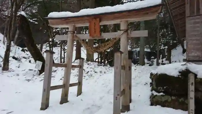 達沢不動滝の鳥居