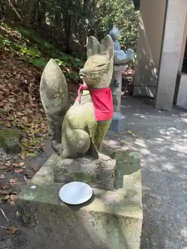 稲荷神社の{uncategorized: "未分類", other: "その他", undefined: "問題あり", building: "その他建物", grave: "お墓", sacred_gate: "鳥居", guardian: "狛犬", statue: "像", buddha: "仏像", history: "歴史", nature: "自然", garden: "庭園", animal: "動物", pagoda: "塔", temizu: "手水舎", mountain_gate: "山門・神門", sanctuary: "本殿・本堂", subordinate: "末社・摂社", art: "芸術", scenery: "景色", jizo: "地蔵", ema: "絵馬", goshuin: "御朱印", omikuji: "おみくじ", items: "授与品その他", amulet: "お守り", goshuincho: "御朱印帳", eats: "食事", festival: "お祭り", votive_dance: "神楽", shichigosan: "七五三参", wedding: "結婚式", experience: "体験その他", initially: "初詣", around: "周辺", anti_infection: "感染症対策"}