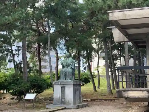 福井神社の像