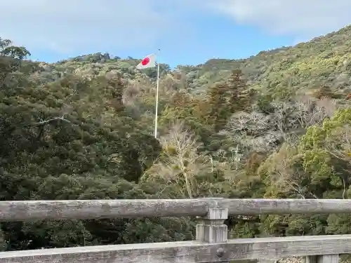 伊勢神宮内宮（皇大神宮）の{uncategorized: "未分類", other: "その他", undefined: "問題あり", building: "その他建物", grave: "お墓", sacred_gate: "鳥居", guardian: "狛犬", statue: "像", buddha: "仏像", history: "歴史", nature: "自然", garden: "庭園", animal: "動物", pagoda: "塔", temizu: "手水舎", mountain_gate: "山門・神門", sanctuary: "本殿・本堂", subordinate: "末社・摂社", art: "芸術", scenery: "景色", jizo: "地蔵", ema: "絵馬", goshuin: "御朱印", omikuji: "おみくじ", items: "授与品その他", amulet: "お守り", goshuincho: "御朱印帳", eats: "食事", festival: "お祭り", votive_dance: "神楽", shichigosan: "七五三参", wedding: "結婚式", experience: "体験その他", initially: "初詣", around: "周辺", anti_infection: "感染症対策"}