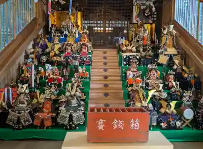 堤治神社の{uncategorized: "未分類", other: "その他", undefined: "問題あり", building: "その他建物", grave: "お墓", sacred_gate: "鳥居", guardian: "狛犬", statue: "像", buddha: "仏像", history: "歴史", nature: "自然", garden: "庭園", animal: "動物", pagoda: "塔", temizu: "手水舎", mountain_gate: "山門・神門", sanctuary: "本殿・本堂", subordinate: "末社・摂社", art: "芸術", scenery: "景色", jizo: "地蔵", ema: "絵馬", goshuin: "御朱印", omikuji: "おみくじ", items: "授与品その他", amulet: "お守り", goshuincho: "御朱印帳", eats: "食事", festival: "お祭り", votive_dance: "神楽", shichigosan: "七五三参", wedding: "結婚式", experience: "体験その他", initially: "初詣", around: "周辺", anti_infection: "感染症対策"}