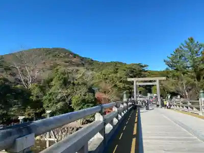伊勢神宮内宮（皇大神宮）の{uncategorized: "未分類", other: "その他", undefined: "問題あり", building: "その他建物", grave: "お墓", sacred_gate: "鳥居", guardian: "狛犬", statue: "像", buddha: "仏像", history: "歴史", nature: "自然", garden: "庭園", animal: "動物", pagoda: "塔", temizu: "手水舎", mountain_gate: "山門・神門", sanctuary: "本殿・本堂", subordinate: "末社・摂社", art: "芸術", scenery: "景色", jizo: "地蔵", ema: "絵馬", goshuin: "御朱印", omikuji: "おみくじ", items: "授与品その他", amulet: "お守り", goshuincho: "御朱印帳", eats: "食事", festival: "お祭り", votive_dance: "神楽", shichigosan: "七五三参", wedding: "結婚式", experience: "体験その他", initially: "初詣", around: "周辺", anti_infection: "感染症対策"}