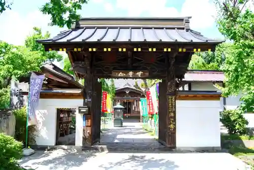 西光寺の山門