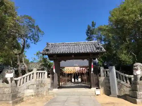 白鳥神社の山門