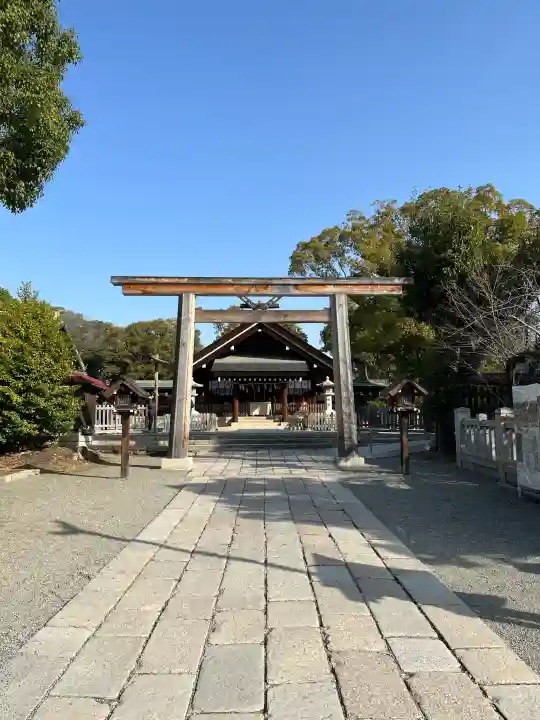 和泉國一之宮 大鳥大社の{uncategorized: "未分類", other: "その他", undefined: "問題あり", building: "その他建物", grave: "お墓", sacred_gate: "鳥居", guardian: "狛犬", statue: "像", buddha: "仏像", history: "歴史", nature: "自然", garden: "庭園", animal: "動物", pagoda: "塔", temizu: "手水舎", mountain_gate: "山門・神門", sanctuary: "本殿・本堂", subordinate: "末社・摂社", art: "芸術", scenery: "景色", jizo: "地蔵", ema: "絵馬", goshuin: "御朱印", omikuji: "おみくじ", items: "授与品その他", amulet: "お守り", goshuincho: "御朱印帳", eats: "食事", festival: "お祭り", votive_dance: "神楽", shichigosan: "七五三参", wedding: "結婚式", experience: "体験その他", initially: "初詣", around: "周辺", anti_infection: "感染症対策"}