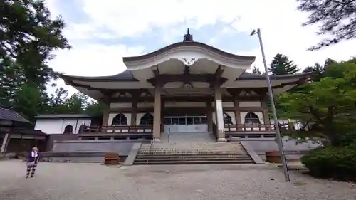 立山寺の本殿・本堂
