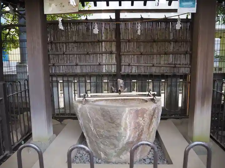 月見岡八幡神社の手水舎