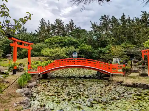 高山稲荷神社の庭園