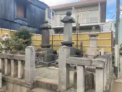 荘厳寺の{uncategorized: "未分類", other: "その他", undefined: "問題あり", building: "その他建物", grave: "お墓", sacred_gate: "鳥居", guardian: "狛犬", statue: "像", buddha: "仏像", history: "歴史", nature: "自然", garden: "庭園", animal: "動物", pagoda: "塔", temizu: "手水舎", mountain_gate: "山門・神門", sanctuary: "本殿・本堂", subordinate: "末社・摂社", art: "芸術", scenery: "景色", jizo: "地蔵", ema: "絵馬", goshuin: "御朱印", omikuji: "おみくじ", items: "授与品その他", amulet: "お守り", goshuincho: "御朱印帳", eats: "食事", festival: "お祭り", votive_dance: "神楽", shichigosan: "七五三参", wedding: "結婚式", experience: "体験その他", initially: "初詣", around: "周辺", anti_infection: "感染症対策"}