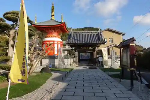 八浄寺の山門