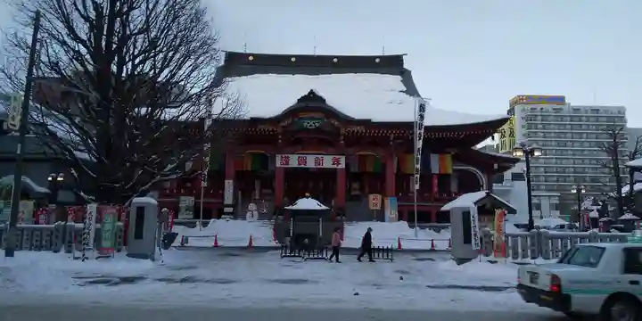 成田山札幌別院新栄寺の本殿・本堂
