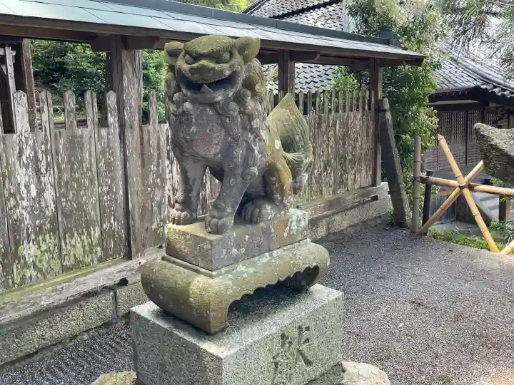 日枝神社 (甲南町稗谷)の{uncategorized: "未分類", other: "その他", undefined: "問題あり", building: "その他建物", grave: "お墓", sacred_gate: "鳥居", guardian: "狛犬", statue: "像", buddha: "仏像", history: "歴史", nature: "自然", garden: "庭園", animal: "動物", pagoda: "塔", temizu: "手水舎", mountain_gate: "山門・神門", sanctuary: "本殿・本堂", subordinate: "末社・摂社", art: "芸術", scenery: "景色", jizo: "地蔵", ema: "絵馬", goshuin: "御朱印", omikuji: "おみくじ", items: "授与品その他", amulet: "お守り", goshuincho: "御朱印帳", eats: "食事", festival: "お祭り", votive_dance: "神楽", shichigosan: "七五三参", wedding: "結婚式", experience: "体験その他", initially: "初詣", around: "周辺", anti_infection: "感染症対策"}