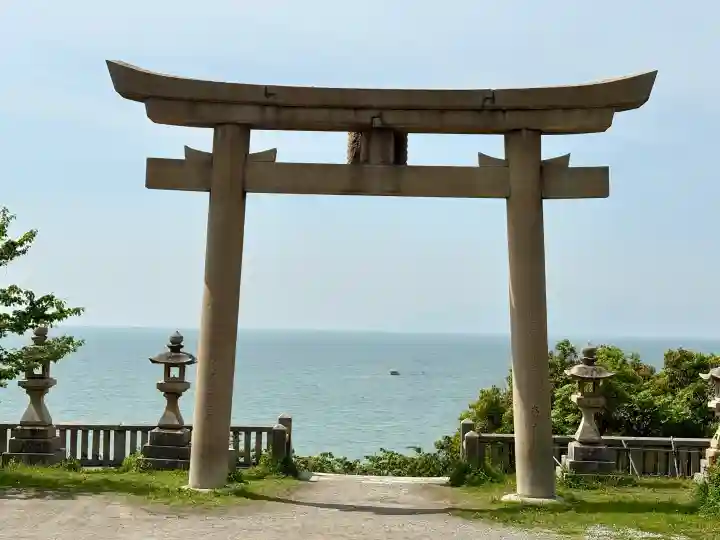 伊和都比売神社の{uncategorized: "未分類", other: "その他", undefined: "問題あり", building: "その他建物", grave: "お墓", sacred_gate: "鳥居", guardian: "狛犬", statue: "像", buddha: "仏像", history: "歴史", nature: "自然", garden: "庭園", animal: "動物", pagoda: "塔", temizu: "手水舎", mountain_gate: "山門・神門", sanctuary: "本殿・本堂", subordinate: "末社・摂社", art: "芸術", scenery: "景色", jizo: "地蔵", ema: "絵馬", goshuin: "御朱印", omikuji: "おみくじ", items: "授与品その他", amulet: "お守り", goshuincho: "御朱印帳", eats: "食事", festival: "お祭り", votive_dance: "神楽", shichigosan: "七五三参", wedding: "結婚式", experience: "体験その他", initially: "初詣", around: "周辺", anti_infection: "感染症対策"}