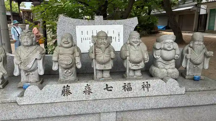 藤森神社の{uncategorized: "未分類", other: "その他", undefined: "問題あり", building: "その他建物", grave: "お墓", sacred_gate: "鳥居", guardian: "狛犬", statue: "像", buddha: "仏像", history: "歴史", nature: "自然", garden: "庭園", animal: "動物", pagoda: "塔", temizu: "手水舎", mountain_gate: "山門・神門", sanctuary: "本殿・本堂", subordinate: "末社・摂社", art: "芸術", scenery: "景色", jizo: "地蔵", ema: "絵馬", goshuin: "御朱印", omikuji: "おみくじ", items: "授与品その他", amulet: "お守り", goshuincho: "御朱印帳", eats: "食事", festival: "お祭り", votive_dance: "神楽", shichigosan: "七五三参", wedding: "結婚式", experience: "体験その他", initially: "初詣", around: "周辺", anti_infection: "感染症対策"}
