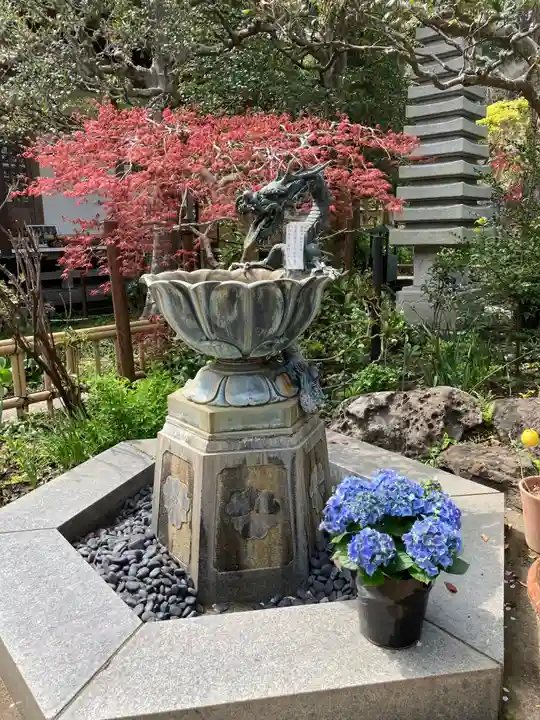 成就院の手水舎