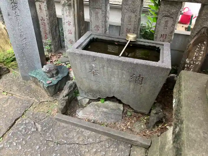 芭蕉稲荷神社の手水舎