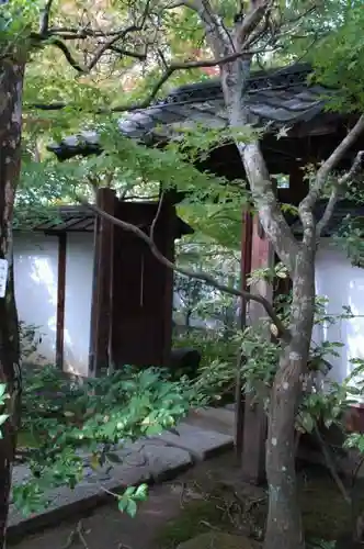 金福寺の建物その他