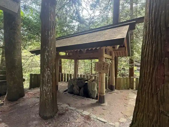 川上山若宮八幡宮の{uncategorized: "未分類", other: "その他", undefined: "問題あり", building: "その他建物", grave: "お墓", sacred_gate: "鳥居", guardian: "狛犬", statue: "像", buddha: "仏像", history: "歴史", nature: "自然", garden: "庭園", animal: "動物", pagoda: "塔", temizu: "手水舎", mountain_gate: "山門・神門", sanctuary: "本殿・本堂", subordinate: "末社・摂社", art: "芸術", scenery: "景色", jizo: "地蔵", ema: "絵馬", goshuin: "御朱印", omikuji: "おみくじ", items: "授与品その他", amulet: "お守り", goshuincho: "御朱印帳", eats: "食事", festival: "お祭り", votive_dance: "神楽", shichigosan: "七五三参", wedding: "結婚式", experience: "体験その他", initially: "初詣", around: "周辺", anti_infection: "感染症対策"}