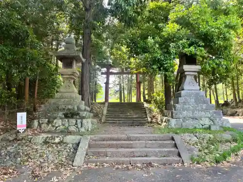 當麻山口神社の{uncategorized: "未分類", other: "その他", undefined: "問題あり", building: "その他建物", grave: "お墓", sacred_gate: "鳥居", guardian: "狛犬", statue: "像", buddha: "仏像", history: "歴史", nature: "自然", garden: "庭園", animal: "動物", pagoda: "塔", temizu: "手水舎", mountain_gate: "山門・神門", sanctuary: "本殿・本堂", subordinate: "末社・摂社", art: "芸術", scenery: "景色", jizo: "地蔵", ema: "絵馬", goshuin: "御朱印", omikuji: "おみくじ", items: "授与品その他", amulet: "お守り", goshuincho: "御朱印帳", eats: "食事", festival: "お祭り", votive_dance: "神楽", shichigosan: "七五三参", wedding: "結婚式", experience: "体験その他", initially: "初詣", around: "周辺", anti_infection: "感染症対策"}