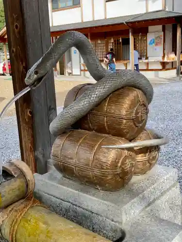 岩国白蛇神社の手水舎