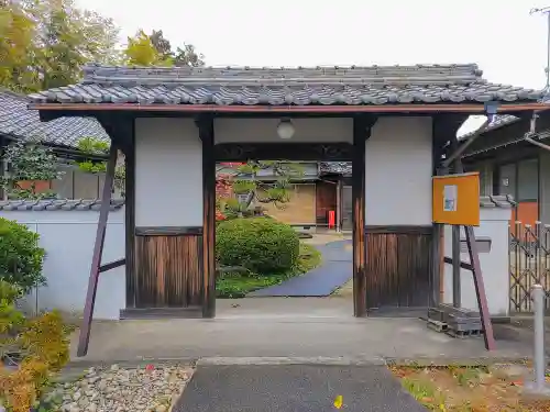 秋葉寺の山門