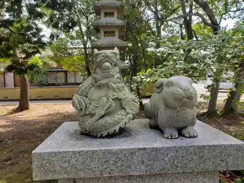 諏訪神社の像