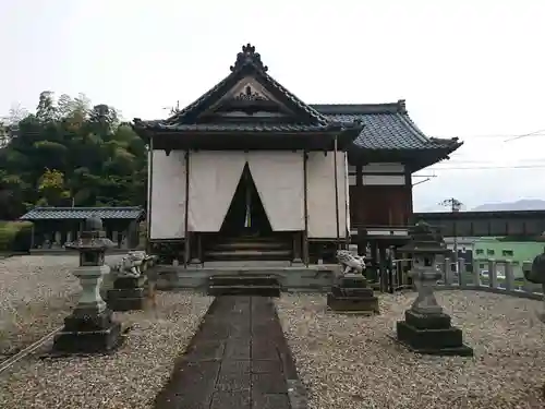 中道院の本殿