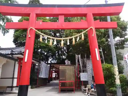 千代保稲荷神社の鳥居